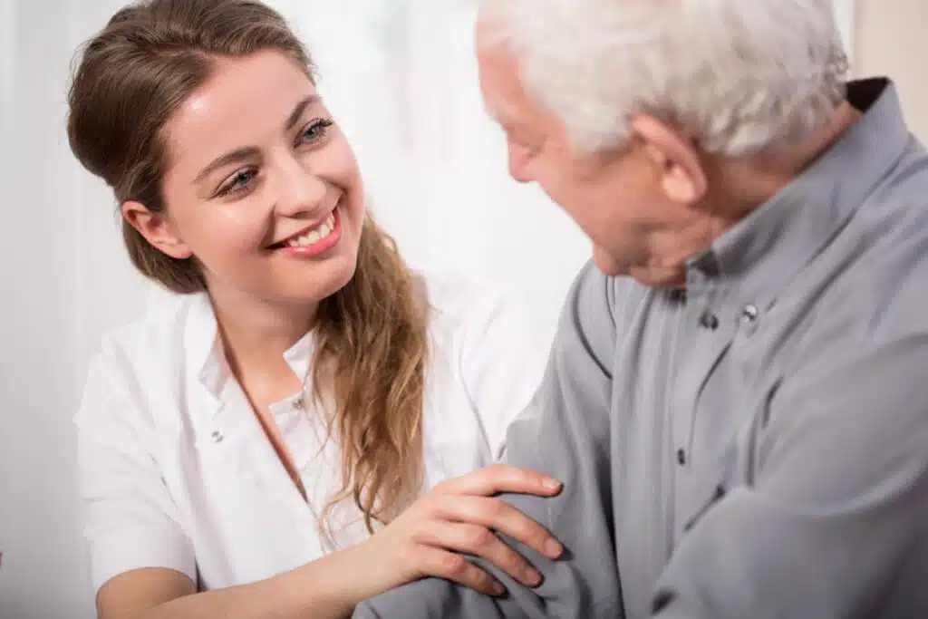 Un Tuo Familiare Ha Problemi Di Udito? Ecco Come Comportarti