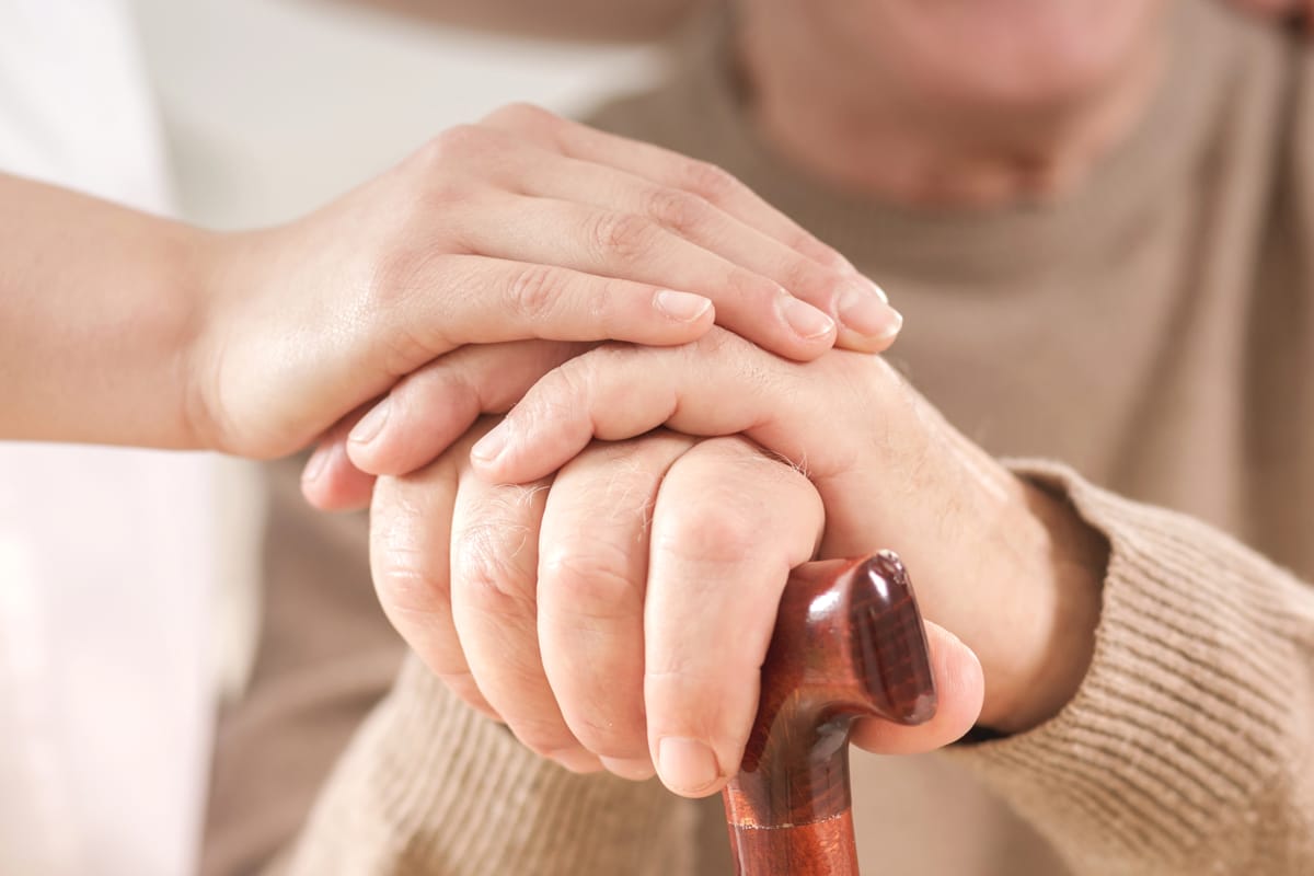 UN TUO FAMILIARE HA PROBLEMI DI UDITO? ECCO COME COMPORTARTI